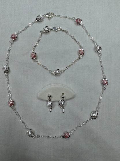 Juegos de cadenas plateada con perlas