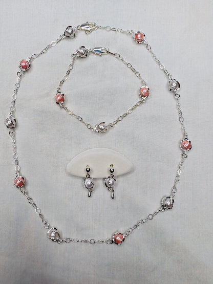 Juegos de cadenas plateada con perlas