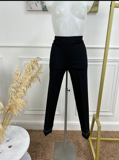 PANTALON NEGRO CON DETALLES