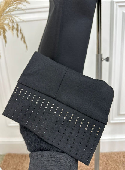 PANTALON NEGRO CON DETALLES
